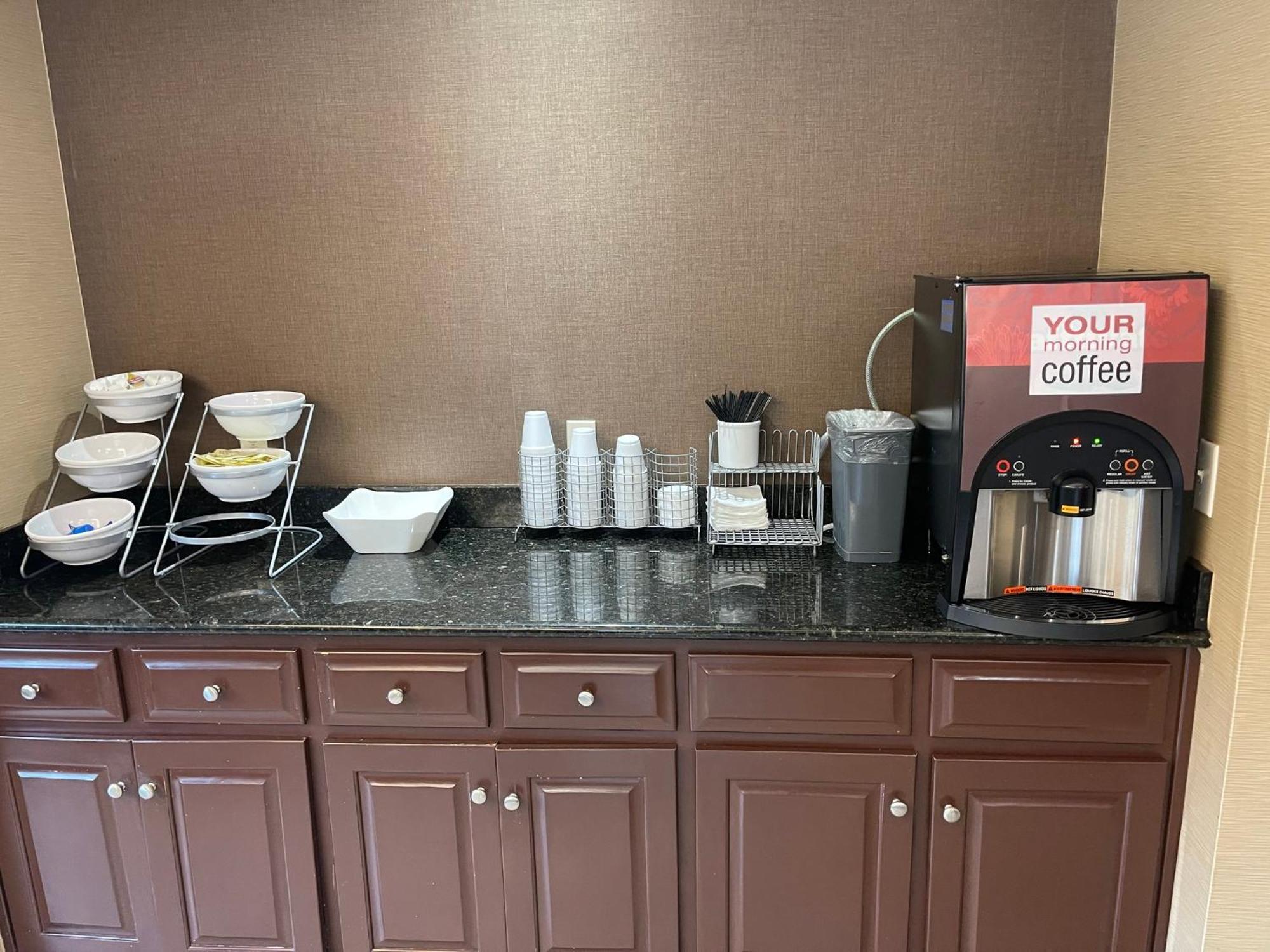 Red Roof Inn Newport News - Yorktown Extérieur photo